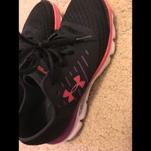 Under Armour shoes. Woman’s sz 7.5. Like New...